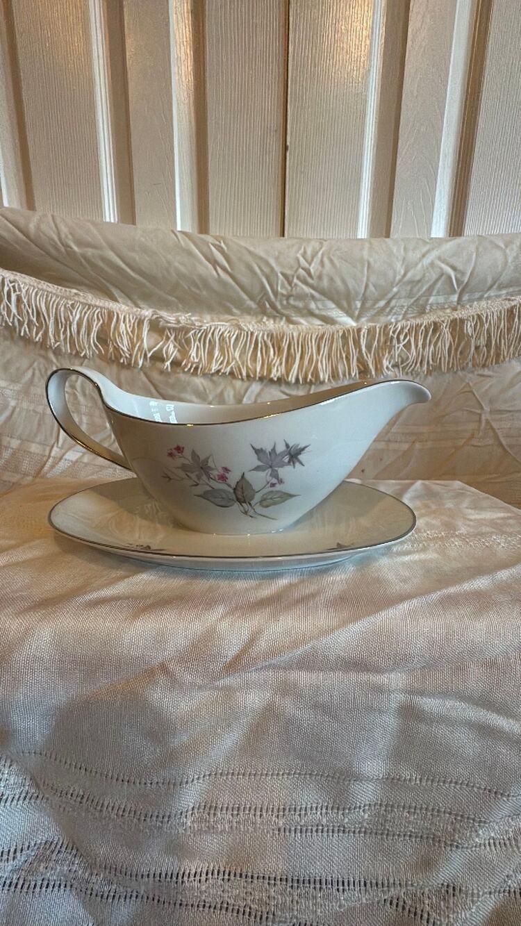 Winterling Bavaria Gravy Boat Attached Under-plate Mid-Century German Porcelain